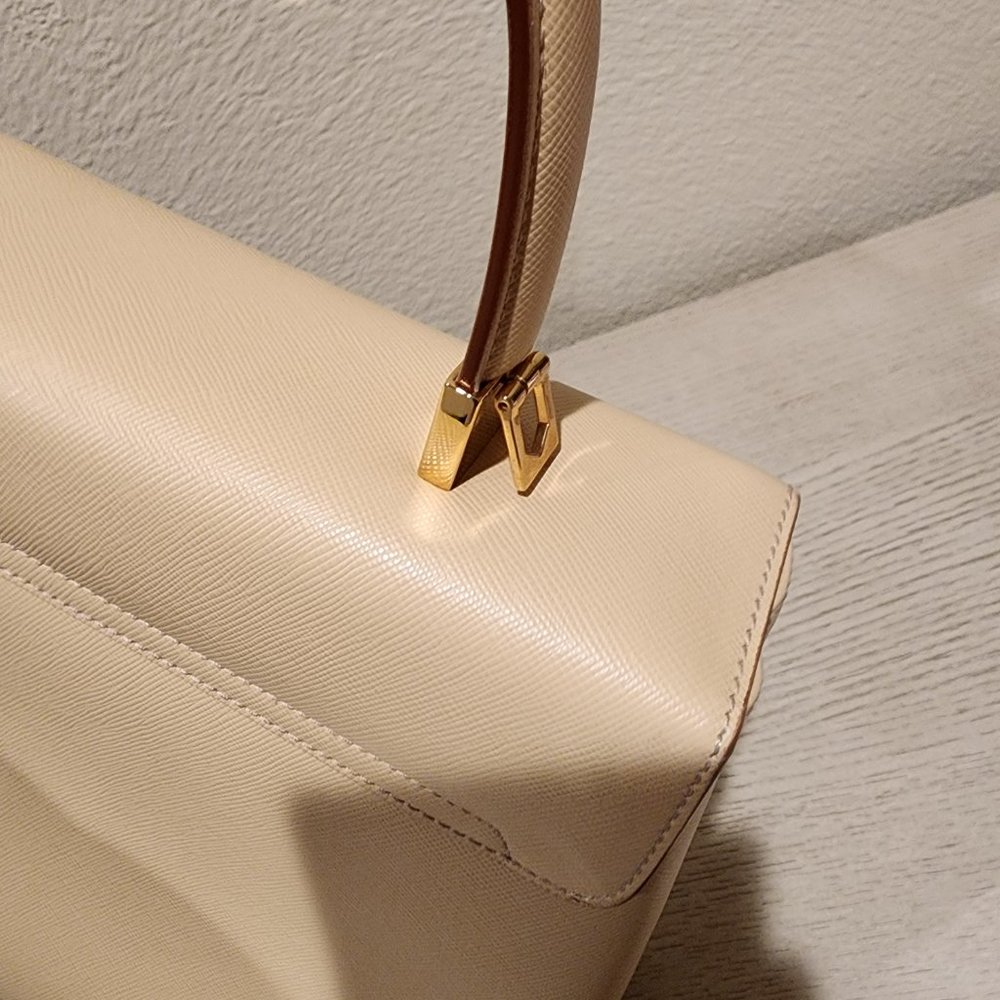 Ferragamo - Picture 13 of 15